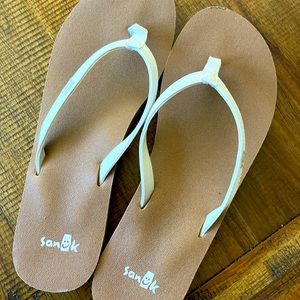 Woman’s Sanuk Yoga Mat Flip flops - size 8